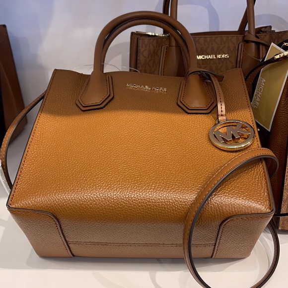 Michael Kors Mercer Medium Pebbled Leather Crossbody Bag - Picture 6 of 16